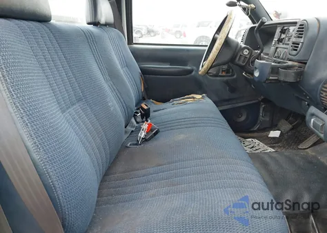 2000 Chevrolet C2500 from USA, damaged, VIN 1GCGC24R0YR171624